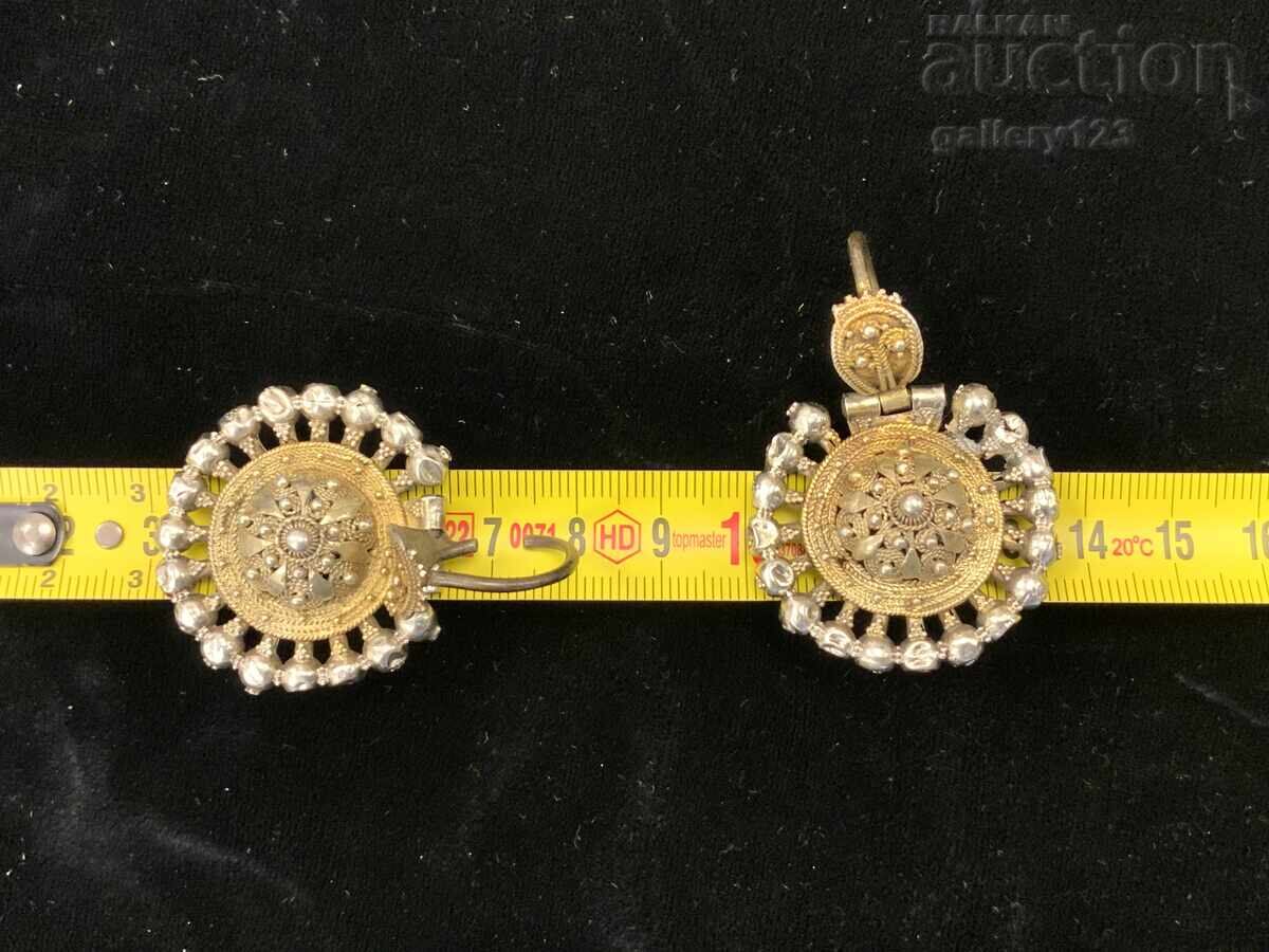 Delivery of Revival-era filigree silver arpalii with mercury gilding