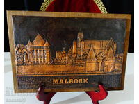 Медно пано със замъка Малборк,най-големият в света.