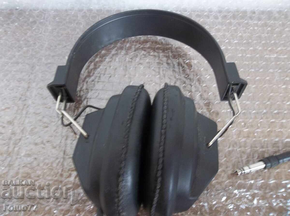 Căști cu preț € 30.00 | 58.67 BGN Căști cu preț € 30.00 | 58.67 BGN