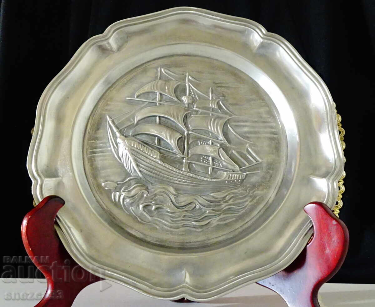 Licitație Farfurie de staniu cu Navă, Veler Licitație Farfurie de staniu cu Navă, Veler