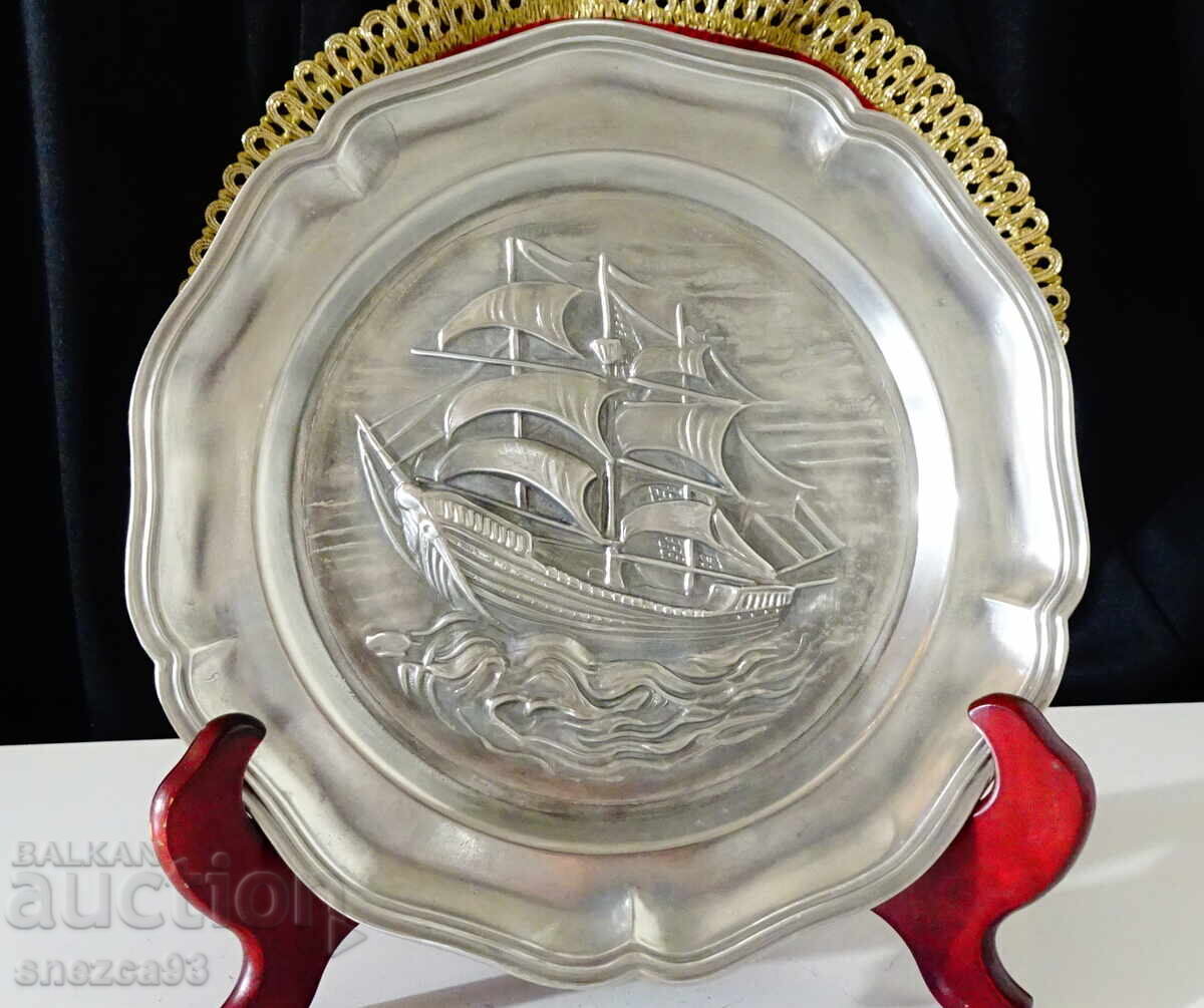 Livrarea Farfurie de staniu cu Navă, Veler Livrarea Farfurie de staniu cu Navă, Veler