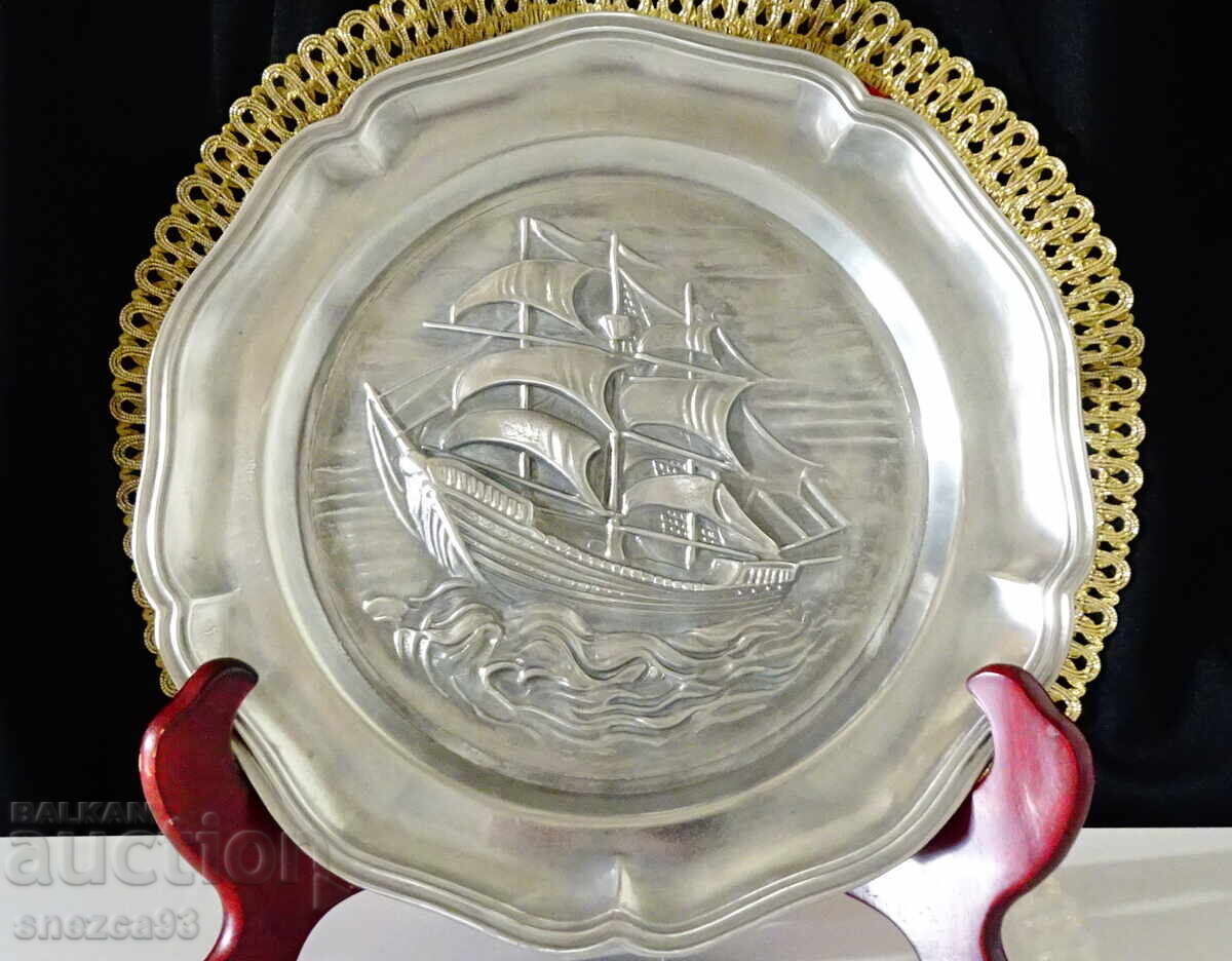 Farfurie de staniu cu Navă, Veler Farfurie de staniu cu Navă, Veler