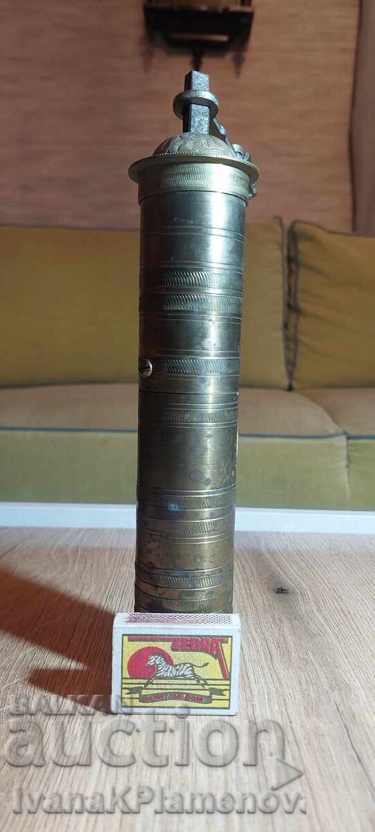 Moară de bronz pentru cunoscători - 5