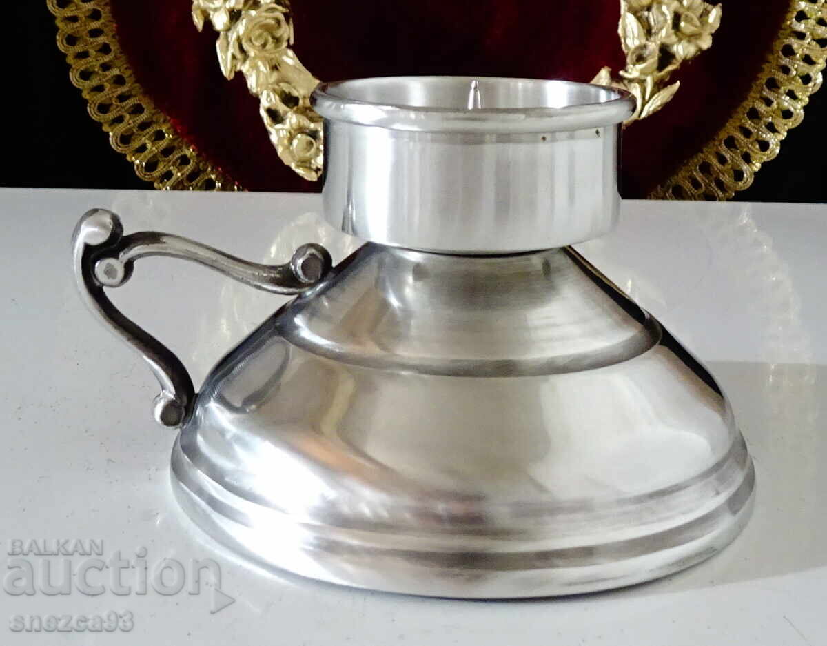 Калаен свещник с дръжка.