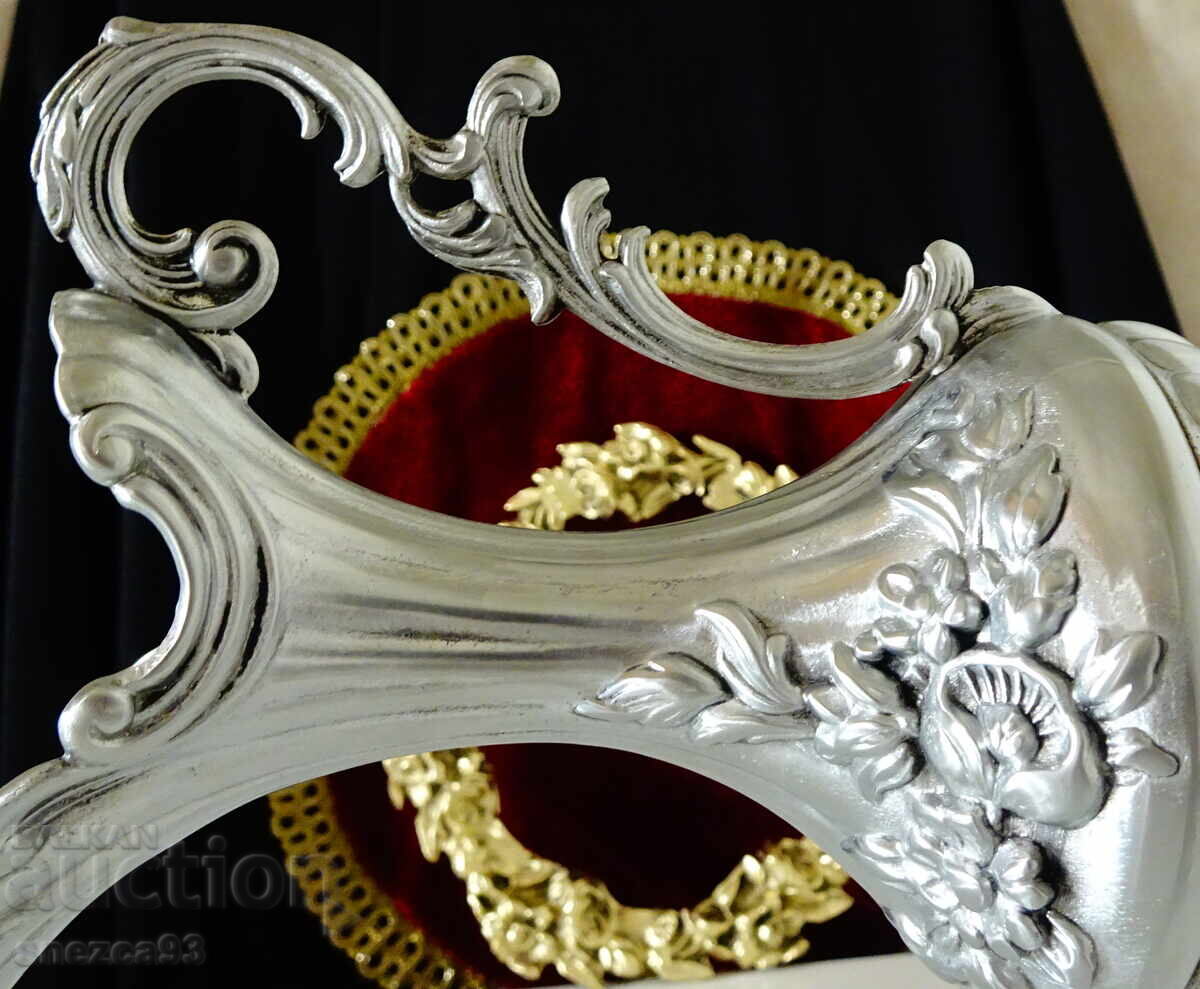 Δημοπρασία Καλαίσθητη κανάτα, ανάγλυφα λουλούδια, μπαρόκ, ροκοκό Δημοπρασία Καλαίσθητη κανάτα, ανάγλυφα λουλούδια, μπαρόκ, ροκοκό