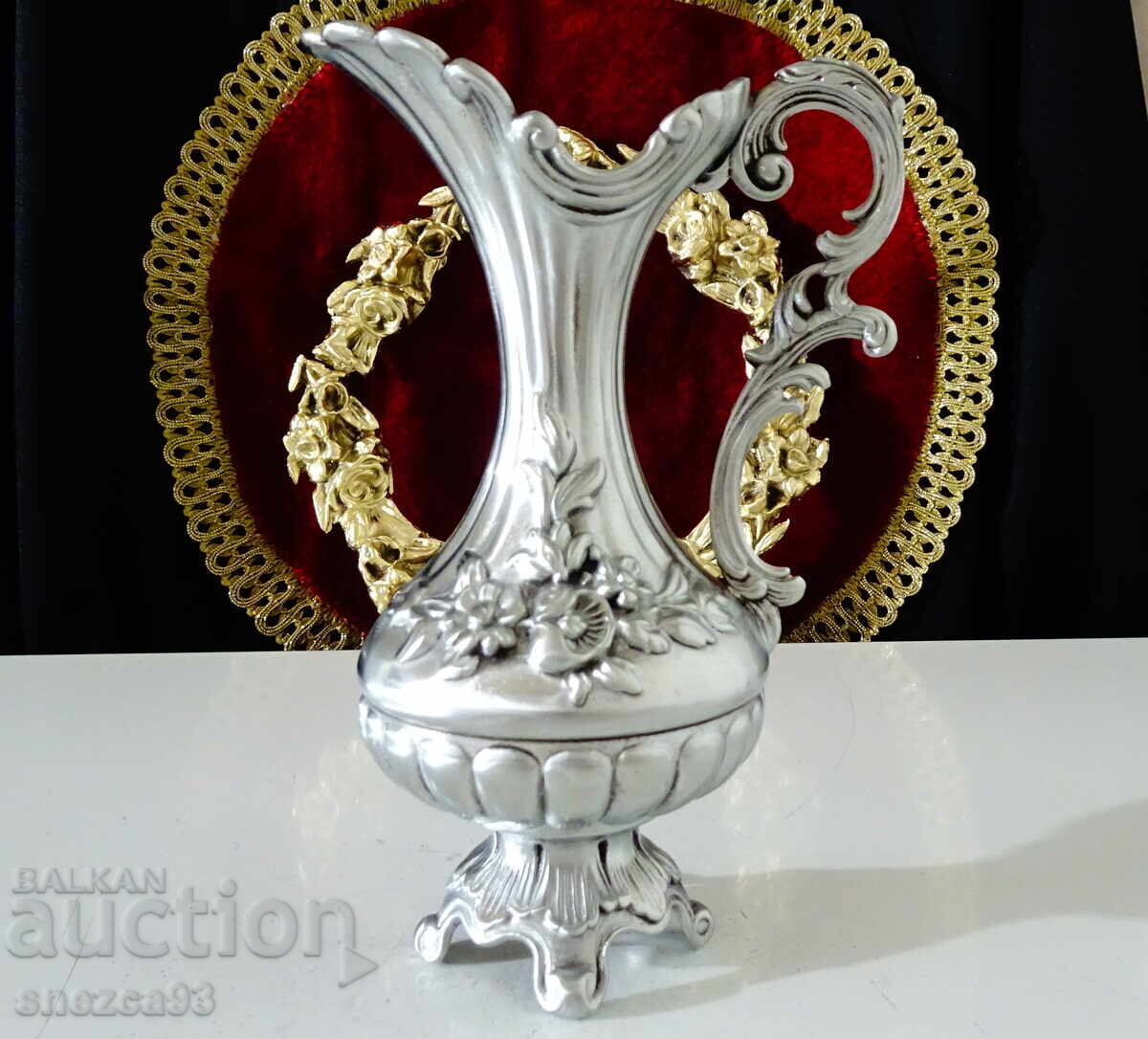 Καλαίσθητη κανάτα, ανάγλυφα λουλούδια, μπαρόκ, ροκοκό Καλαίσθητη κανάτα, ανάγλυφα λουλούδια, μπαρόκ, ροκοκό