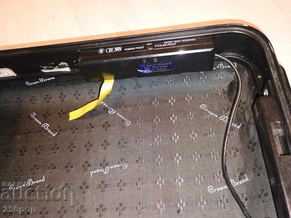 CROWN LTD luxury suitcase - 5 CROWN LTD luxury suitcase - 5