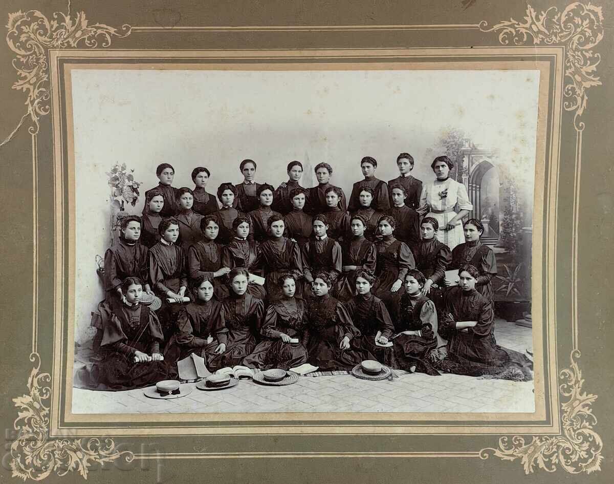 ELEVI ȘCOALĂ DIPLOMĂ CERTIFICAT FOTOGRAFIE MARE CARTON cu preț 39.00 BGN | € 19.94