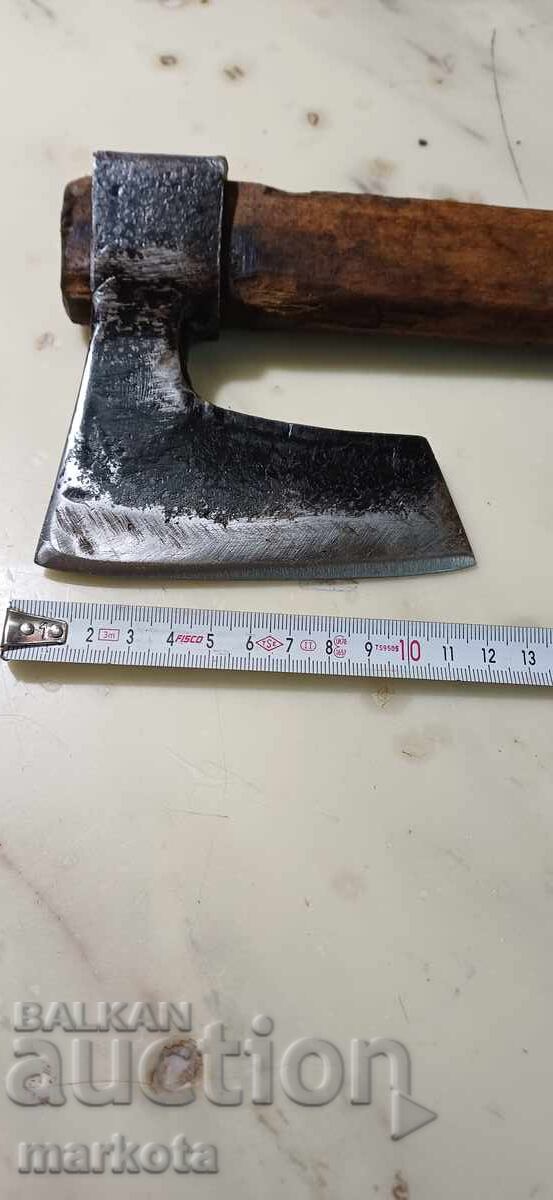 Παλιά σφυρήλατη τσεκούρα για κλάδεμα κλαδιών με τιμή 50.00 BGN | € 25.56
