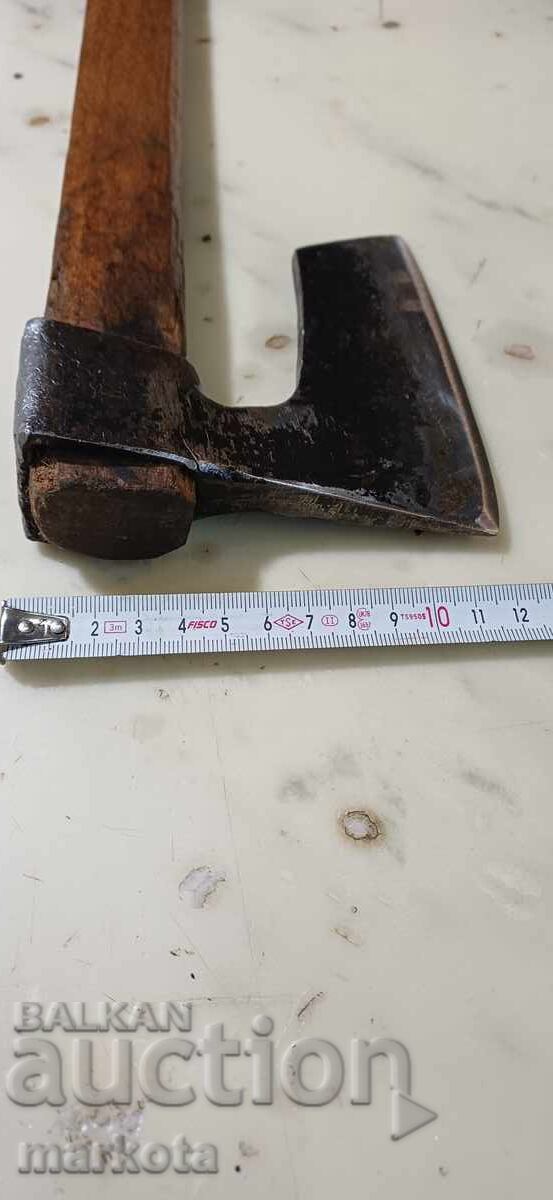 Δημοπρασία Παλιά σφυρήλατη τσεκούρα για κλάδεμα κλαδιών