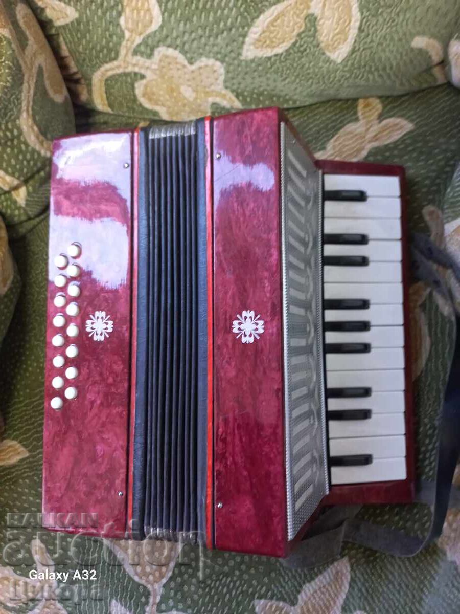 Auction  CHILDREN'S ACCORDION