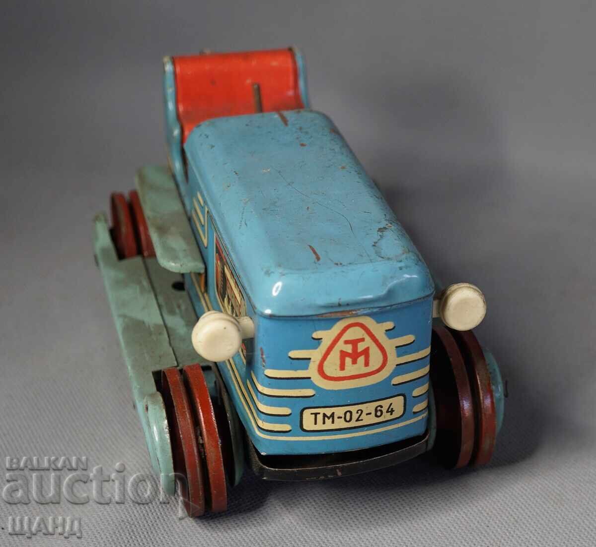 Jucărie metalică veche model tractor pe baterii cu preț 10.35 BGN | € 5.29