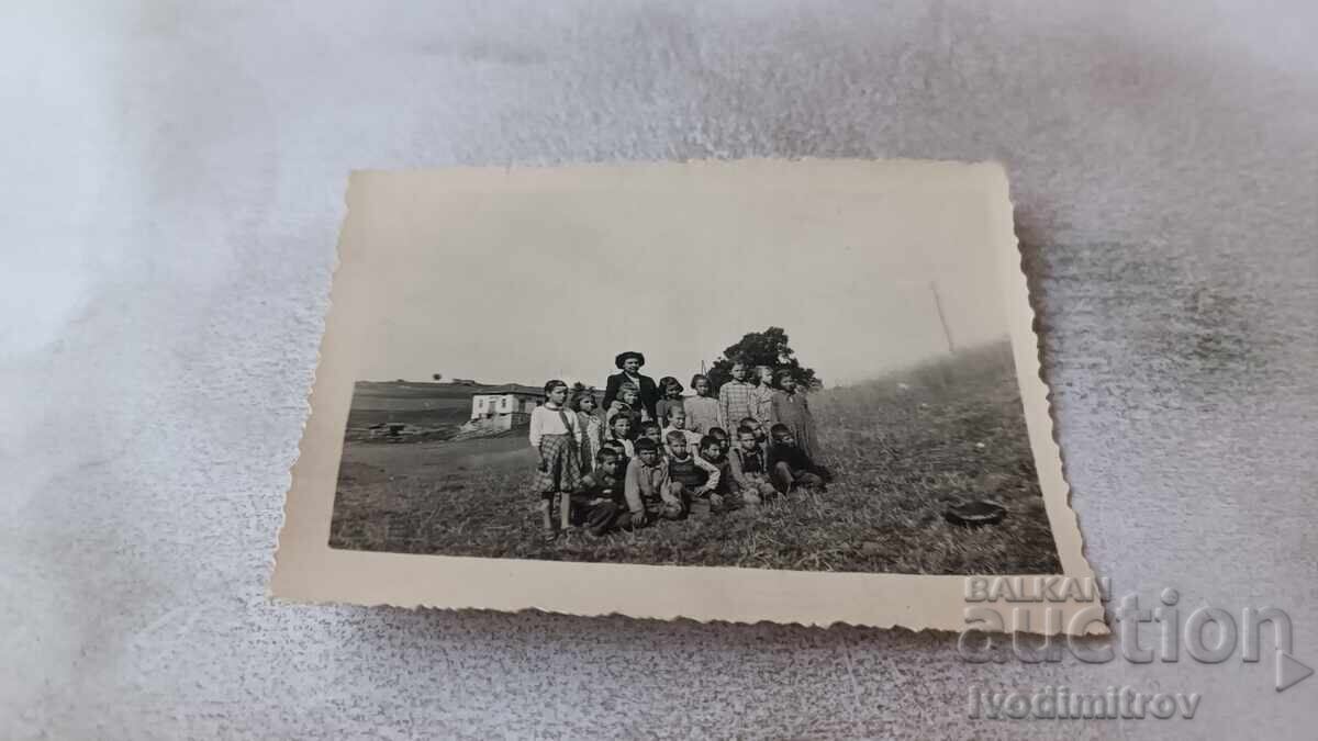 Photo of Muletarovo: Third Grade Students with Their Teacher