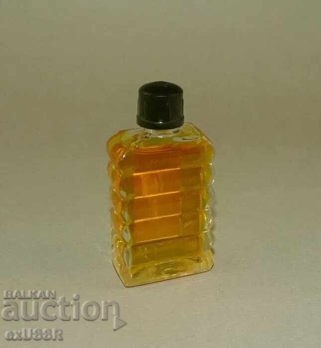 Παράδοση Παλιό σοσιαλιστικό άρωμα μικρό V 70, πολωνικό; Παράδοση Παλιό σοσιαλιστικό άρωμα μικρό V 70, πολωνικό;