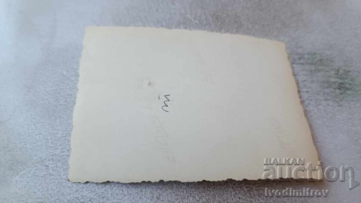 Снимка Военни на парад на площада с цена 2.65 лв. | € 1.35 Снимка Военни на парад на площада с цена 2.65 лв. | € 1.35