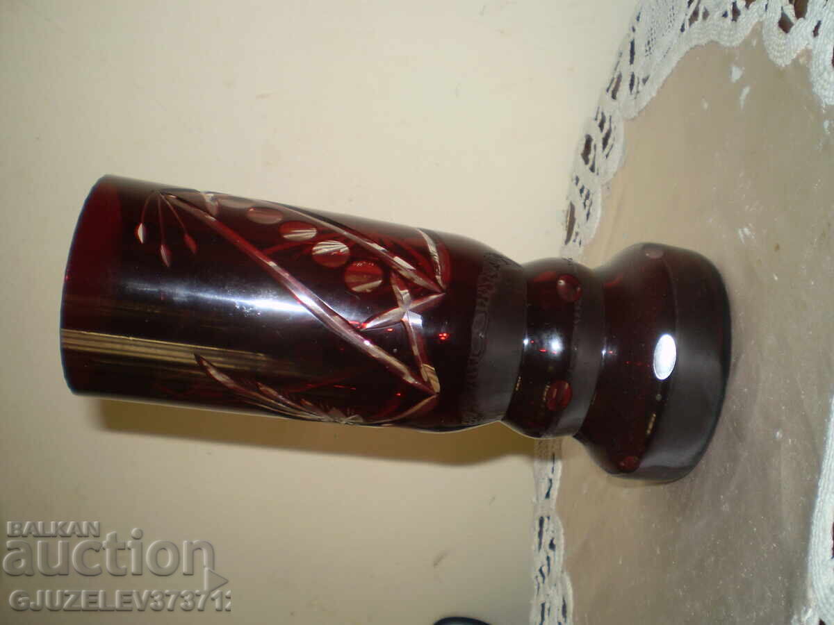 Delivery of Crystal vase red crystal height 21.5 cm