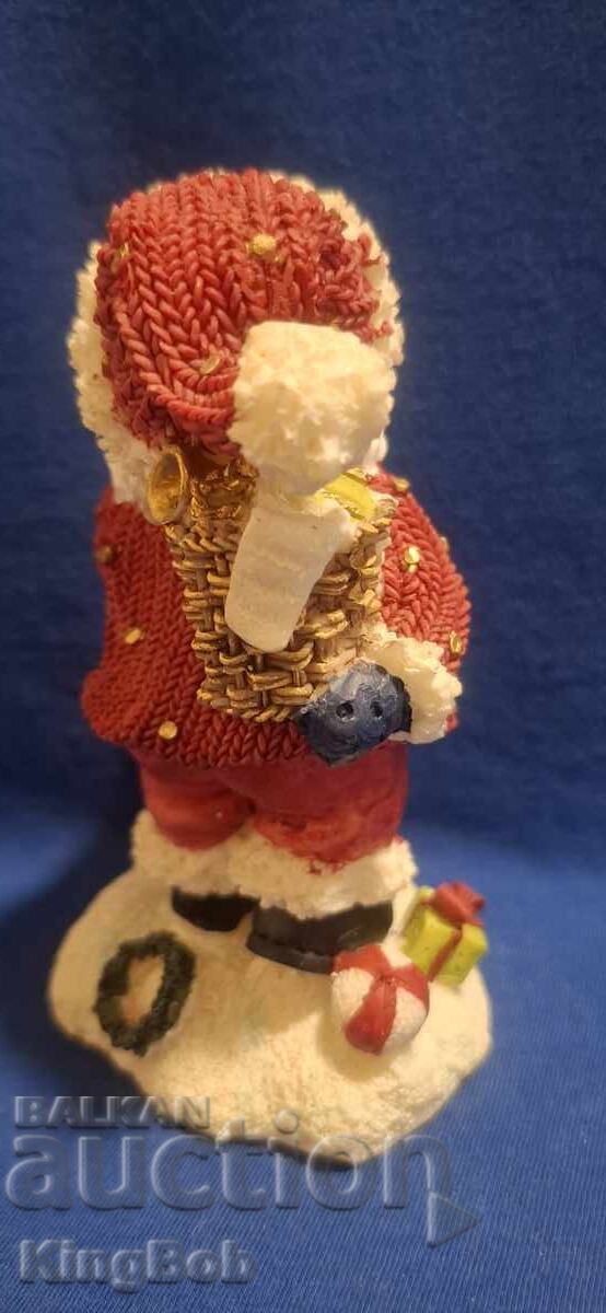 Licitație FIGURINĂ ELEGANTA "MOȘ CRĂCIUN ÎN CĂLĂTORIE"