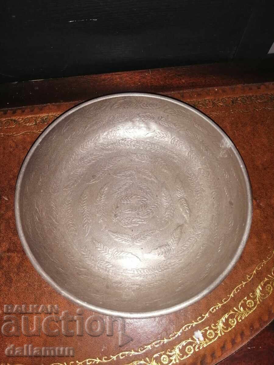 старинна алуминиева тава с маркировка с цена 15.00 лв. | € 7.67 старинна алуминиева тава с маркировка с цена 15.00 лв. | € 7.67