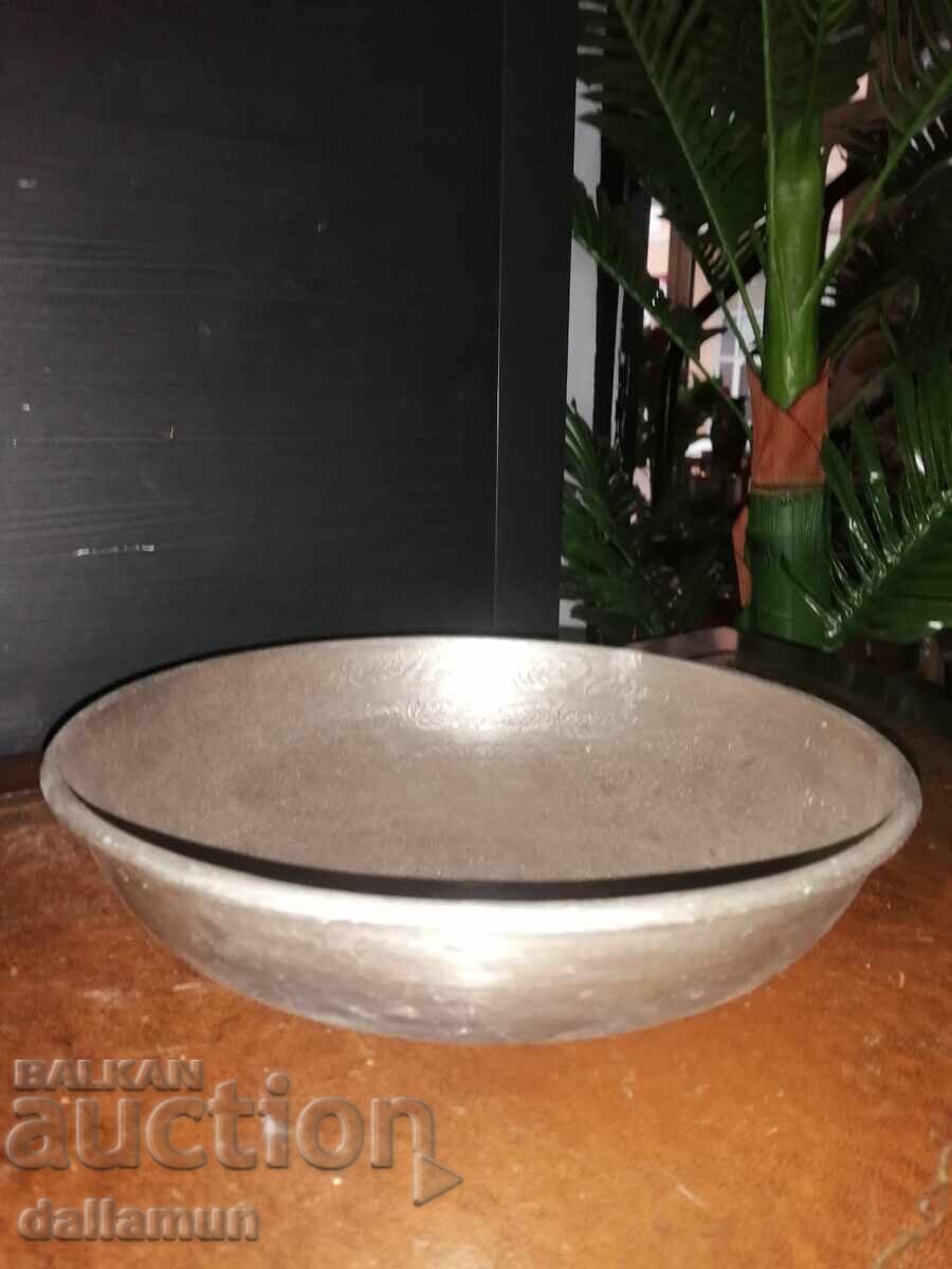 Аукцион старинна алуминиева тава с маркировка Аукцион старинна алуминиева тава с маркировка