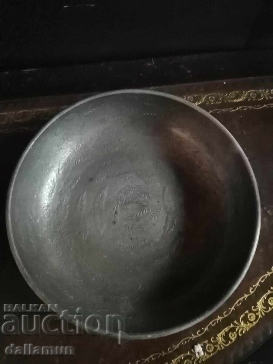 старинна алуминиева тава с маркировка старинна алуминиева тава с маркировка