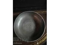 Tavă veche de aluminiu cu marcaj