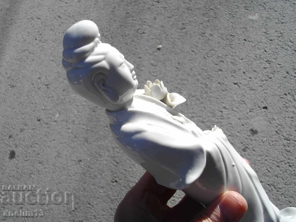 Auction  STAR PORCELAIN PORCELAIN FIGURE GUANYIN