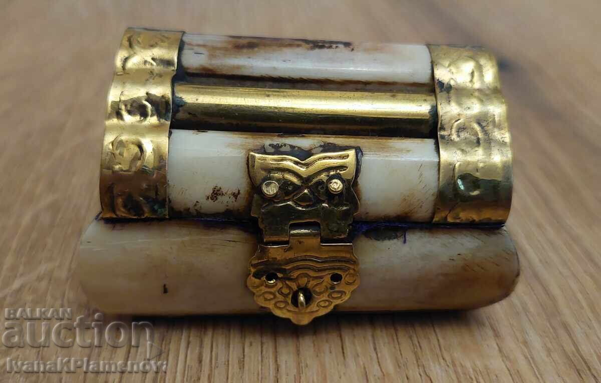 Bone box for connoisseurs