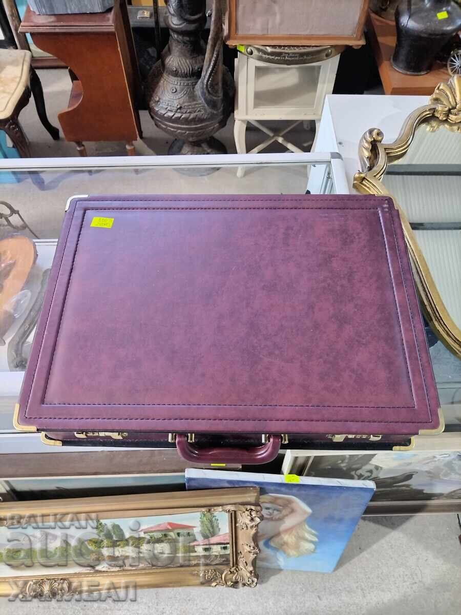 ПРИБОРИ ЗА ХРАНЕНЕ NIVELLA ОТЛИЧНО СЪСТОЯНИЕ. с цена 650.00 лв. | € 332.34