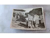 Photo Men in front of a newly built house