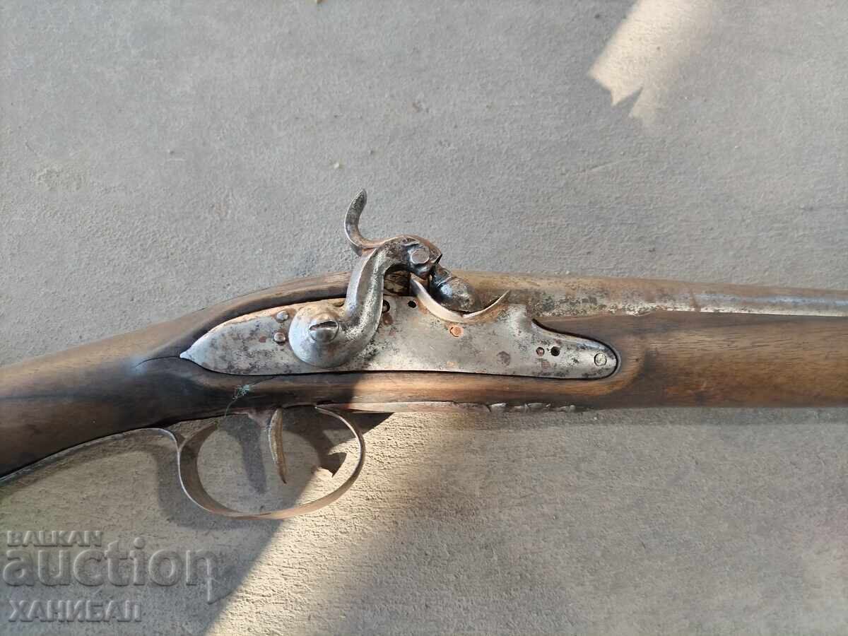OLD SINGLE-BARREL CAPSULE RIFLE - 6 OLD SINGLE-BARREL CAPSULE RIFLE - 6
