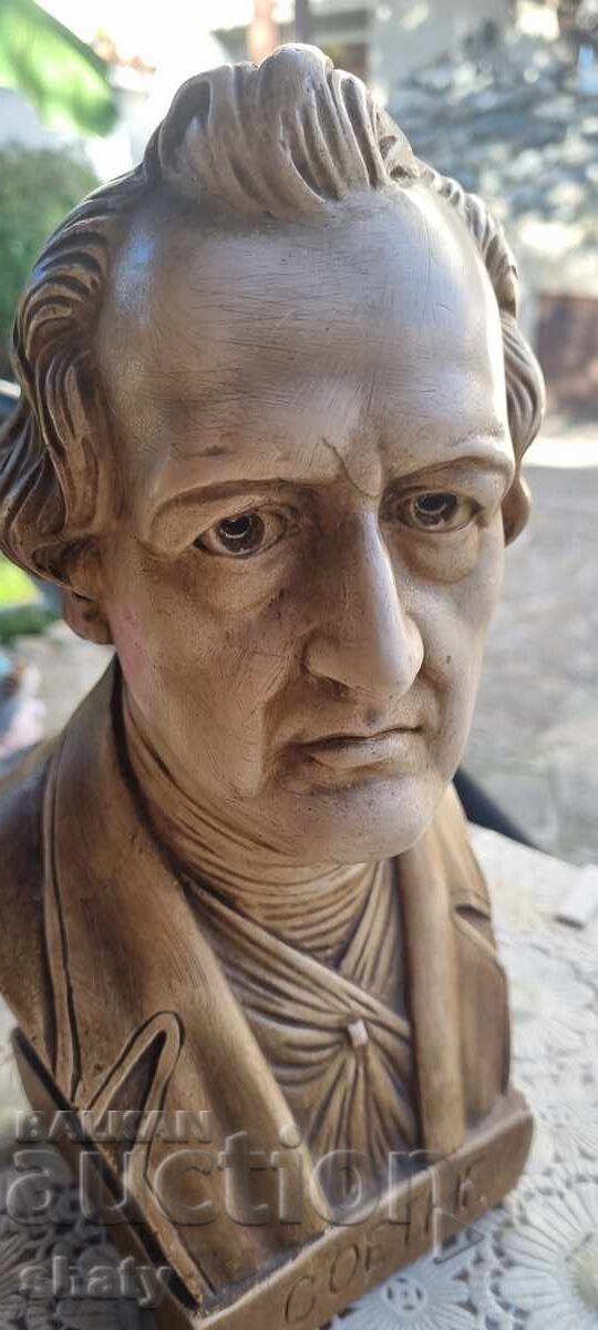 Bust vechi din porțelan. Goethe cu preț 125.00 BGN | € 63.91