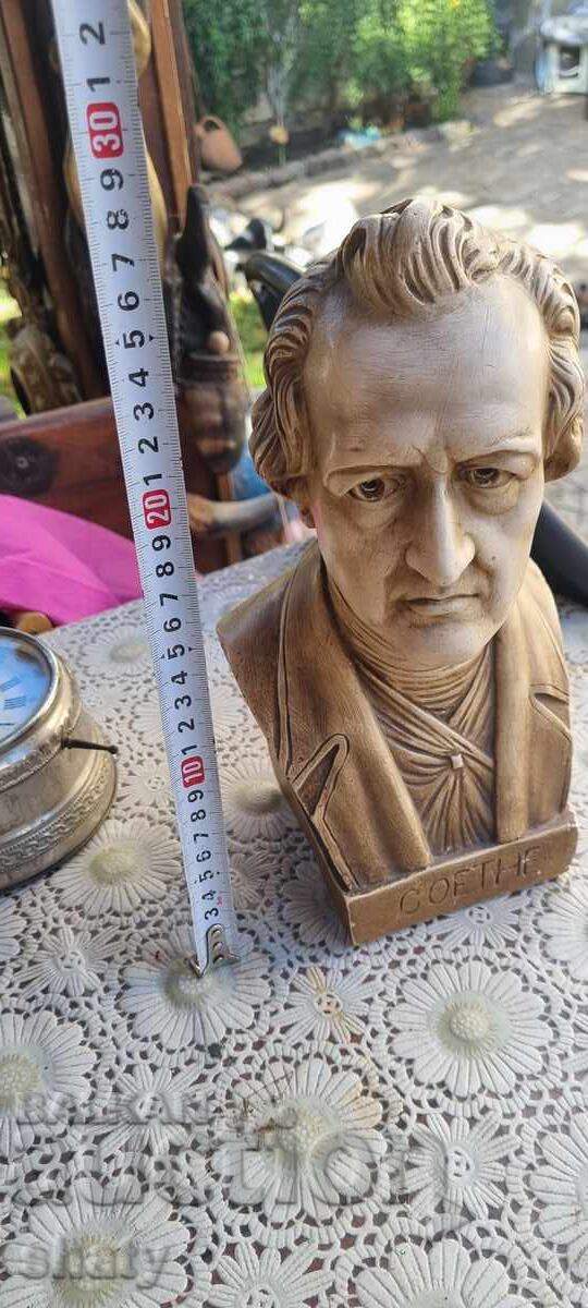 Bust vechi din porțelan. Goethe