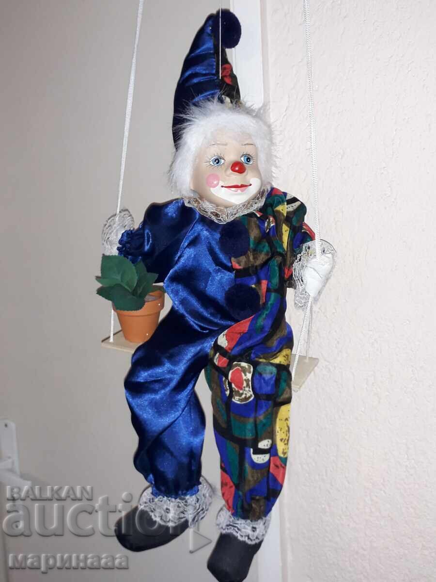 PĂPUȘĂ MARE. CLOVN PĂPUȘĂ MARE. CLOVN