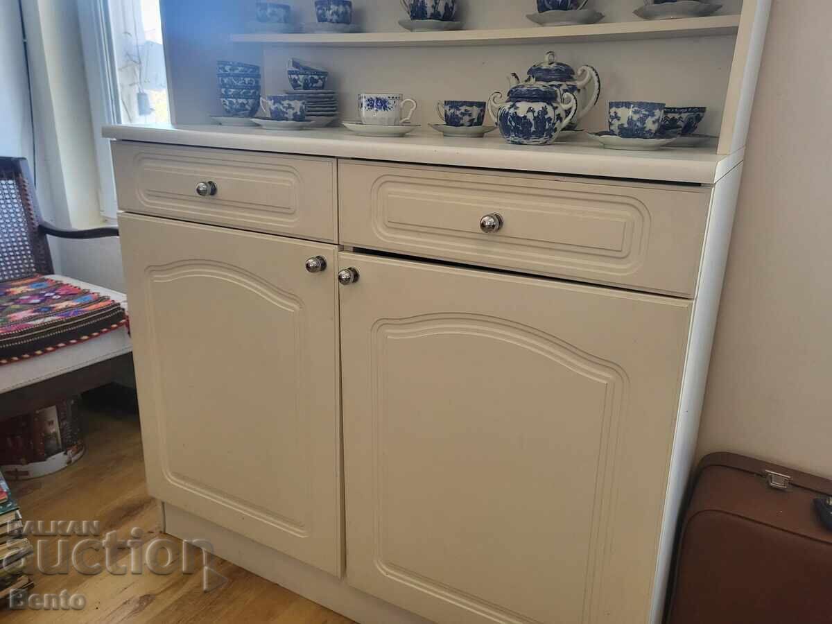 Livrarea Frumos dulap alb pentru porțelan