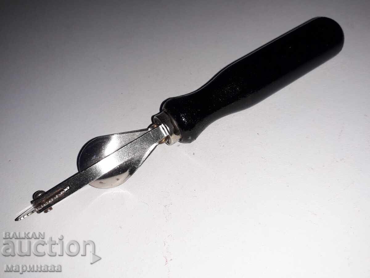 Auction AN OLD LEATHER TOOL Auction AN OLD LEATHER TOOL