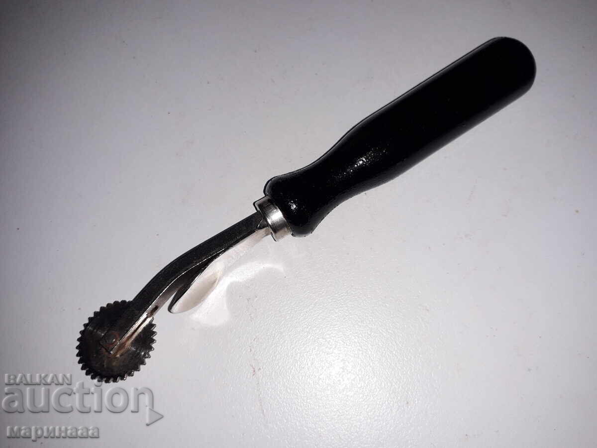 Delivery of AN OLD LEATHER TOOL Delivery of AN OLD LEATHER TOOL