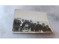 Photo Burgas Man girls and boys on the seashore