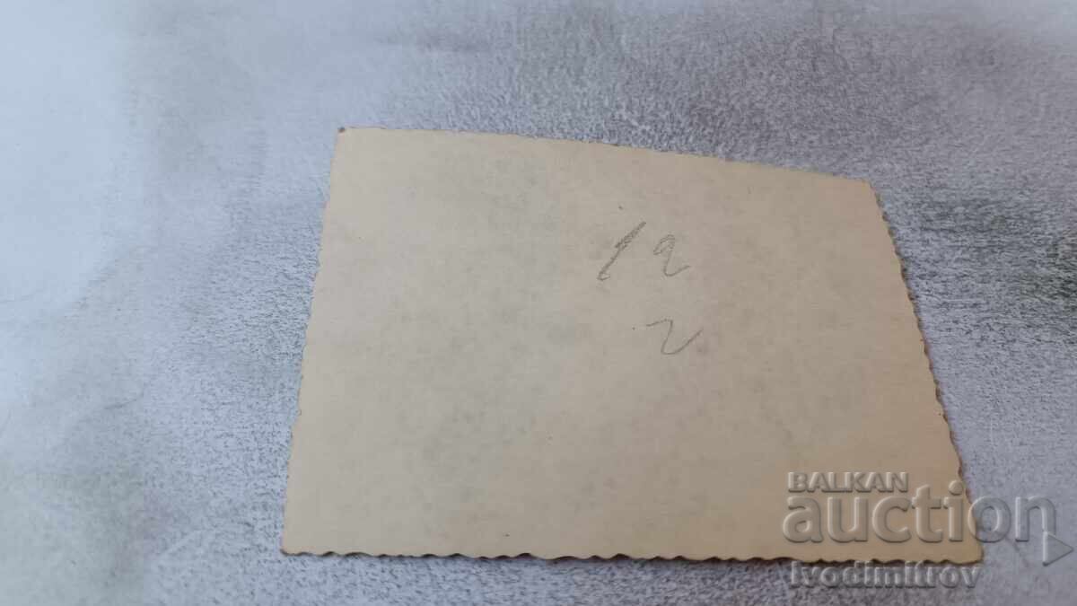 Φωτογραφία Πολεμικού Μνημείου στην πλατεία με τιμή 1.85 BGN | € 0.95