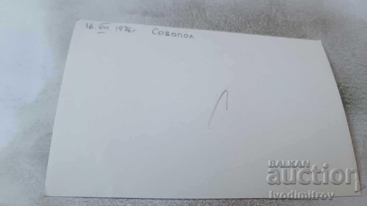 Φωτογραφία Σωζόπολη Νέος άνδρας στην παραλία 1986 με τιμή 2.15 BGN | € 1.10 Φωτογραφία Σωζόπολη Νέος άνδρας στην παραλία 1986 με τιμή 2.15 BGN | € 1.10