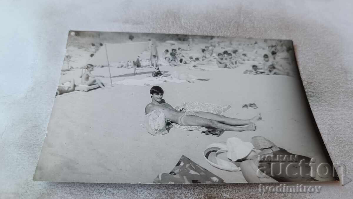 Φωτογραφία Σωζόπολη Νέος άνδρας στην παραλία 1986 Φωτογραφία Σωζόπολη Νέος άνδρας στην παραλία 1986