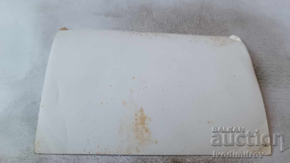 Foto Fată tânără pe plajă cu preț 1.85 BGN | € 0.95 Foto Fată tânără pe plajă cu preț 1.85 BGN | € 0.95