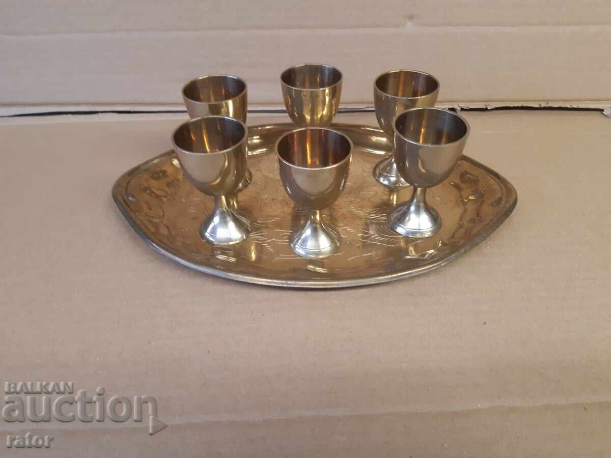 Set frumos, vechi, din bronz pentru lichior, rachiu și altele cu preț € 18.99 | 37.14 BGN