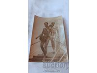 Φωτογραφία Δύο νεαρών ανδρών σε διαγωνισμό ομορφιάς