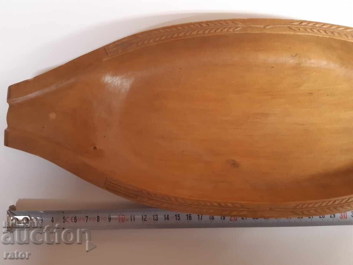 Frumos vas sculptat din lemn pentru nuci, fructe și altele cu preț 13.99 BGN | € 7.15