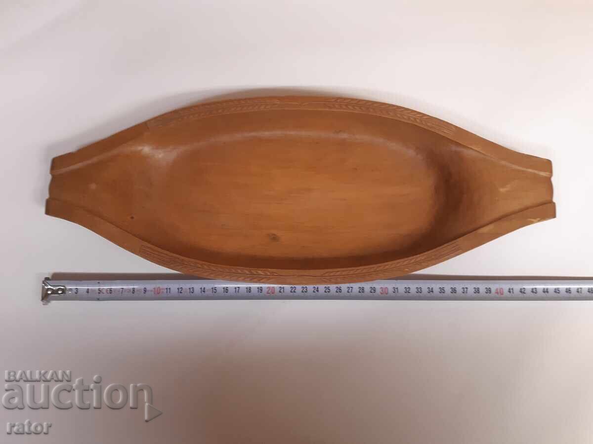 Frumos vas sculptat din lemn pentru nuci, fructe și altele