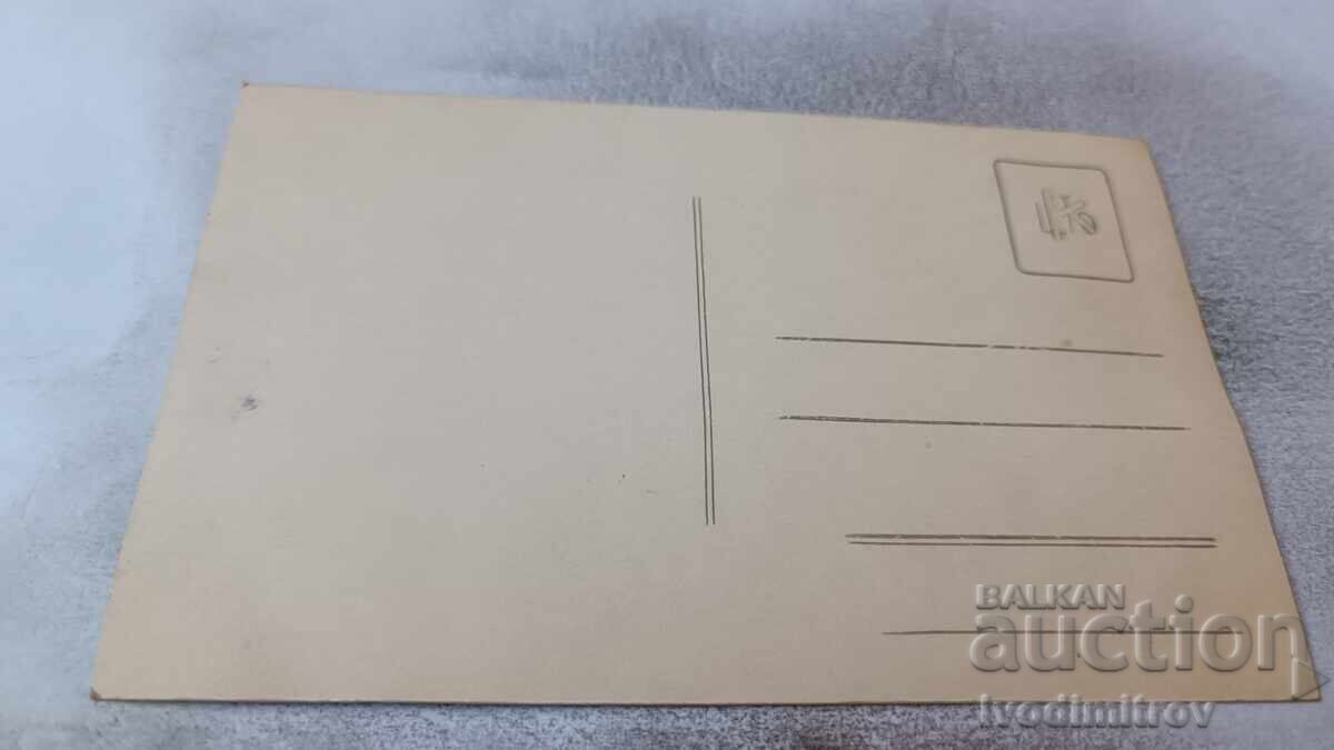 Φωτογραφία Μαδεζών και κοριτσιών που κάθονται σε μακρύ τραπέζι στο δάσος με τιμή 2.65 BGN | € 1.35