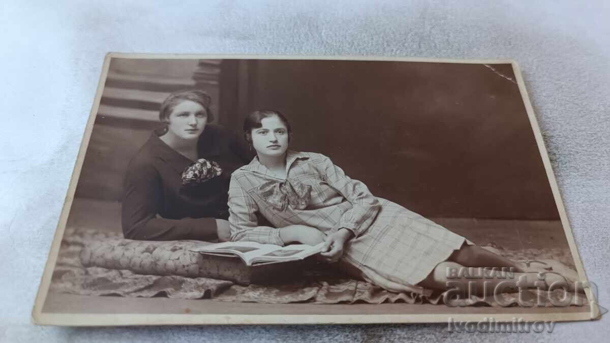 Photo: Two Young Girls Lying on the Floor