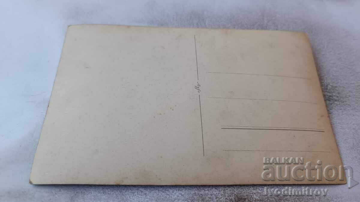 Snimka Mladi momicheta v beli prestilki sys svoi uchiteli with price 2.45 BGN | € 1.25