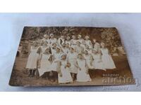 Φωτογραφία Νέων Κοριτσιών με Λευκές Ποδιές