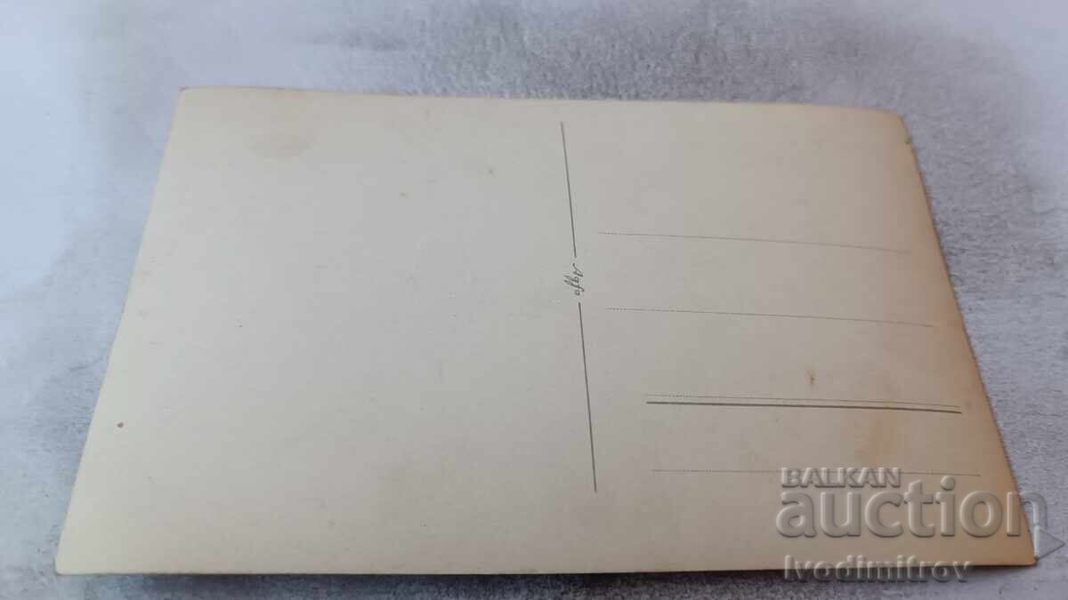 Snimka Mladi momicheta v beli prestilki sys svoyata uchitelka with price 2.45 BGN | € 1.25